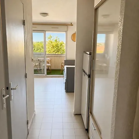 Calme, Vue étang, Climatisé Et Parking Appartement