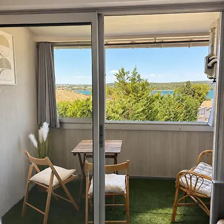 Calme, Vue étang, Climatisé Et Parking Appartement *